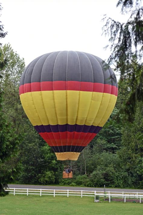 Hot air balloon landing