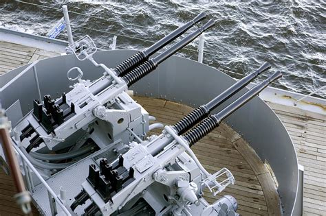 Battleship anti-aircraft guns