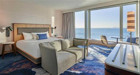 Benefits of staying at a hotel near Navy Pier