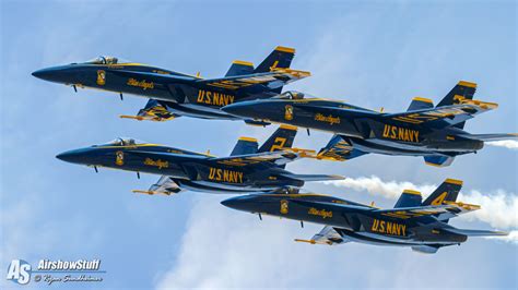 Blue Angels airshow crowd