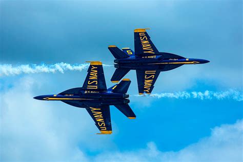 Blue Angels Pilots Opposing Solo