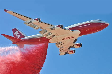 Boeing 747 Supertanker