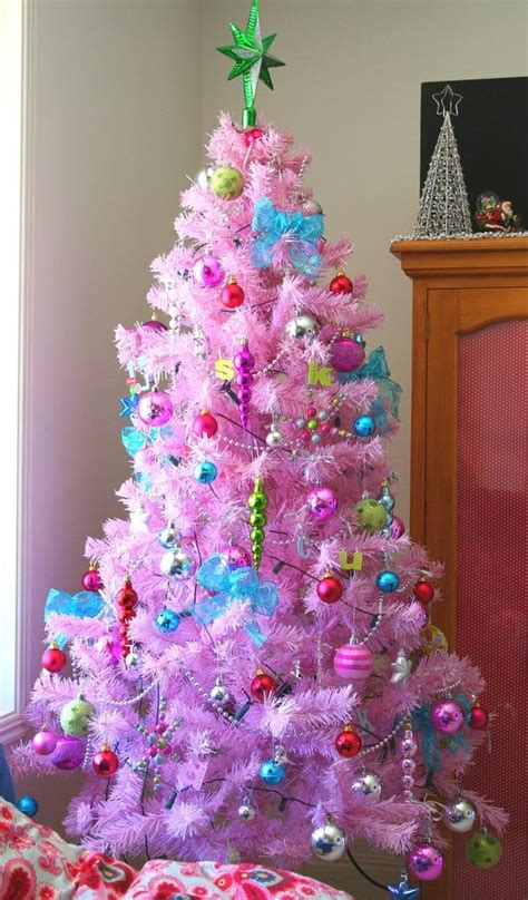 Bold and Bright Christmas Tree Decorating Ideas