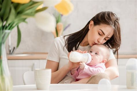 Bottle feeding tips for newborns