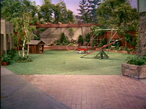 Brady Bunch Backyard Template