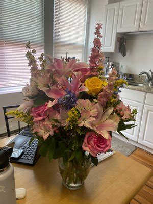 Brattle Florist services and products