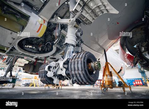 C-17 Landing Gear Maintenance and Repair