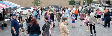 Cake walk volunteers