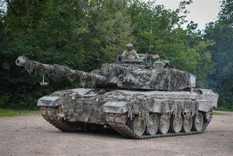 Challenger 2 Tank Maintenance