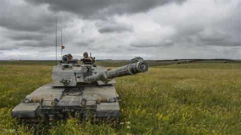 Challenger 2 thermal imaging sight