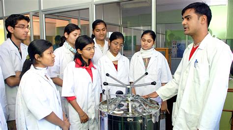 Chemist working in a research institute