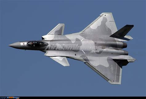 Chengdu J-20 in flight