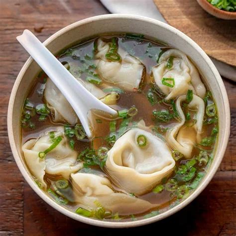 Chinese wonton soup