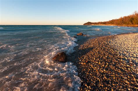 Scenic hiking trails at Christmas Cove Beach