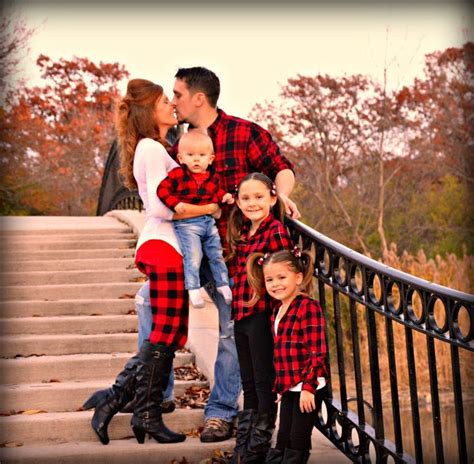 Christmas family photoshoot ideas for kids