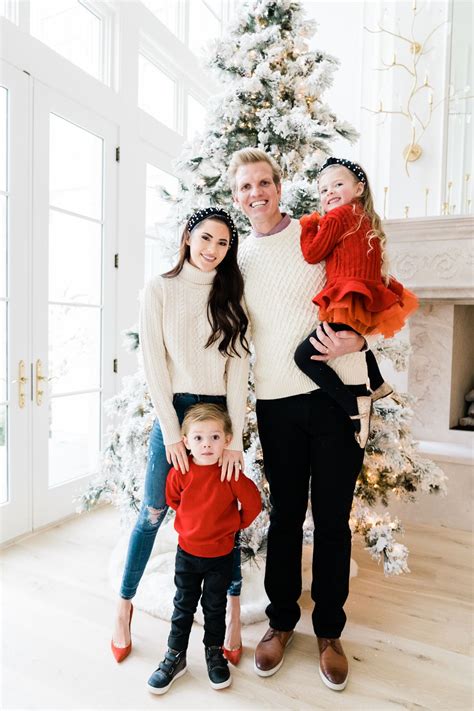 Christmas family photoshoot outfit ideas