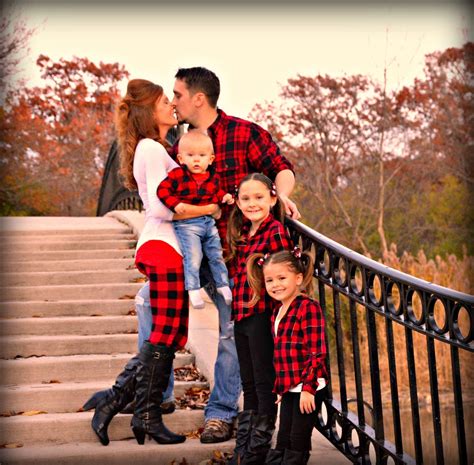 Christmas family photoshoot outfit ideas