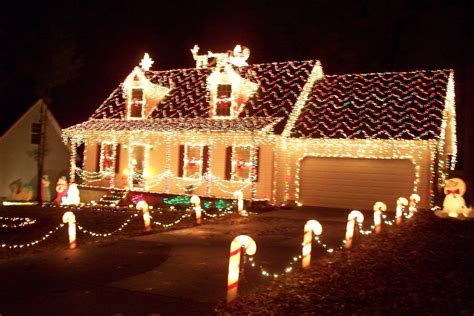 Christmas Lights Roof Designs for Victorian Houses