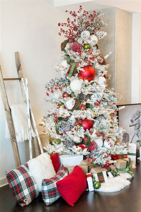 Christmas Tree Decor Ideas on a Budget Gallery 1