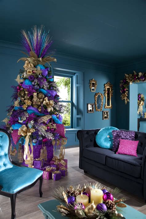 A monochromatic and modern Christmas tree with a bold color scheme