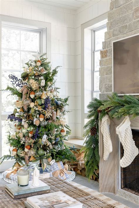 A coastal and seaside-inspired Christmas tree with nautical elements