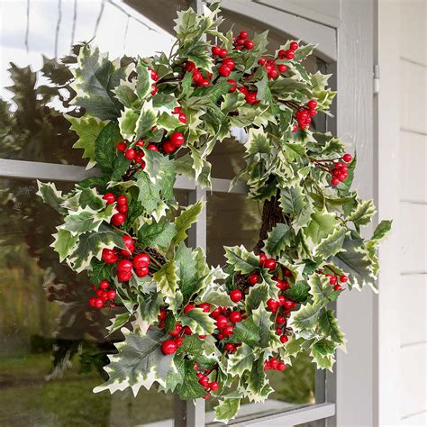 Christmas Wreath Ideas with Holly Leaves