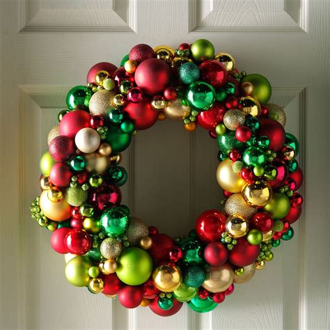 Popular Christmas Wreath Themes