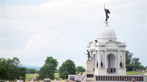 Image of a civil war monument