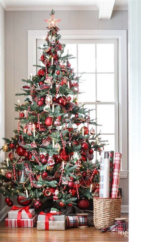 Classic Red Christmas Tree Decorations Image 9