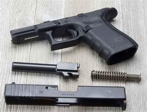 Cleaning a Glock 19 magazine