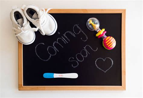 Creative activities for sharing pregnancy news