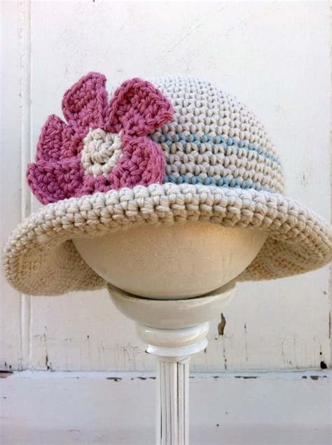 Crochet brim of a bucket hat