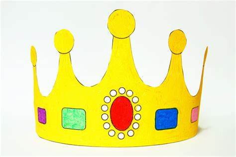 A fun crown template for kids' parties with bright colors