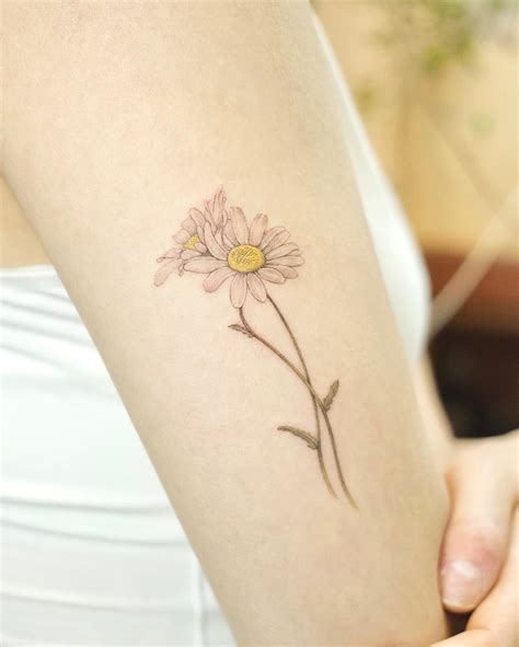 A daisy tattoo design