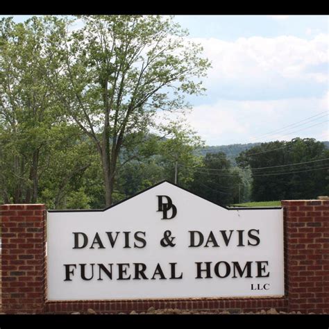 Davis Funeral Chapel Exterior