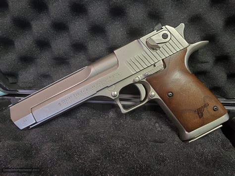 Desert Eagle 44 Mag pistol