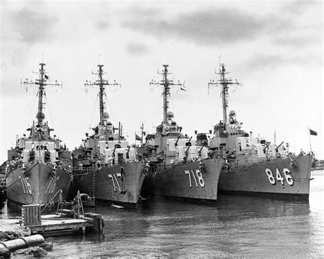 Destroyers in Pearl Harbor