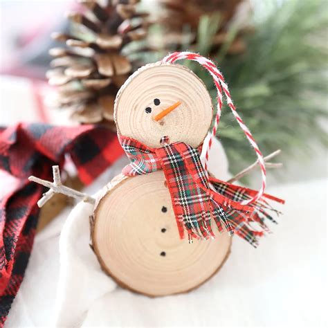 DIY Christmas ornaments made from paper and glitter