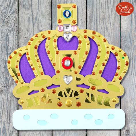 A DIY crown template with customizable design