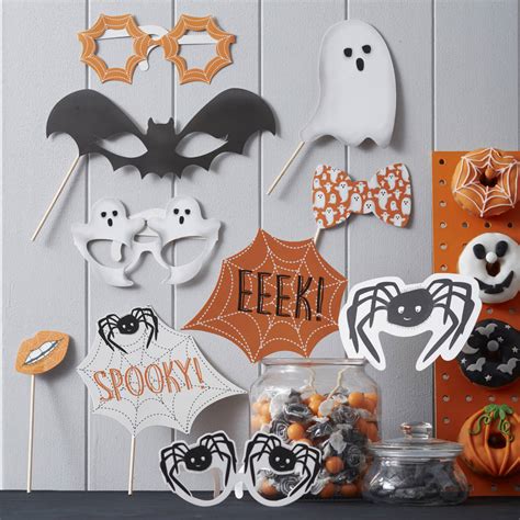 DIY Halloween Photo Booth Props