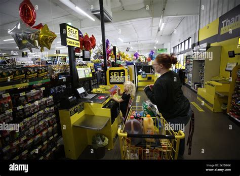 Dollar General checkout lane