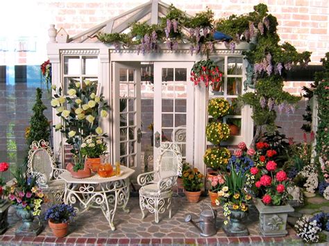 Dollhouse garden and outdoor decorations