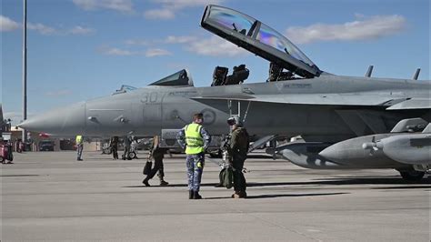 EA-18G Growler maintenance