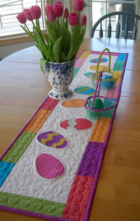 Example of Easter table runner with printable borders