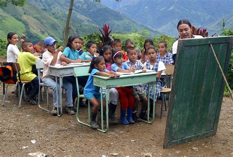 Educación en la comunidad y economía