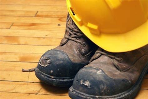 Steel-toed shoes for electrical repairers