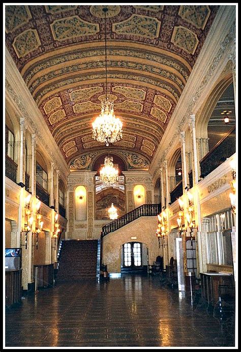 Embassy Theatre Fort Wayne's Lobby