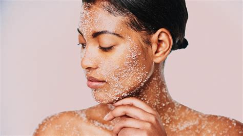 Exfoliating the skin with salicylic acid