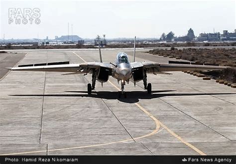 F-14 Tomcat taxiing