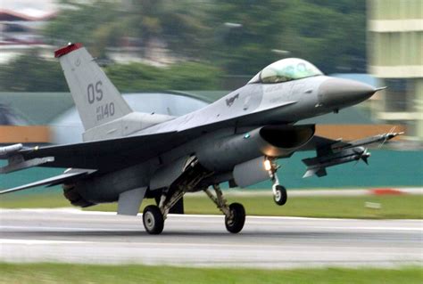 F-16 Falcon Landing